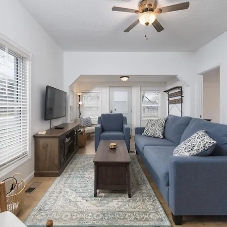 Barefoot Bungalow- Pet Friendly- Close To Beaches And Town